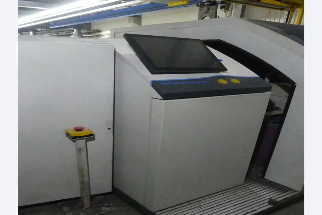 Equipement mécanique et accessoires d'une ancienne imprimerie en héliogravure-2