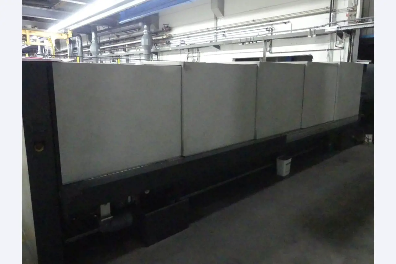 Equipement mécanique et accessoires d'une ancienne imprimerie en héliogravure-1