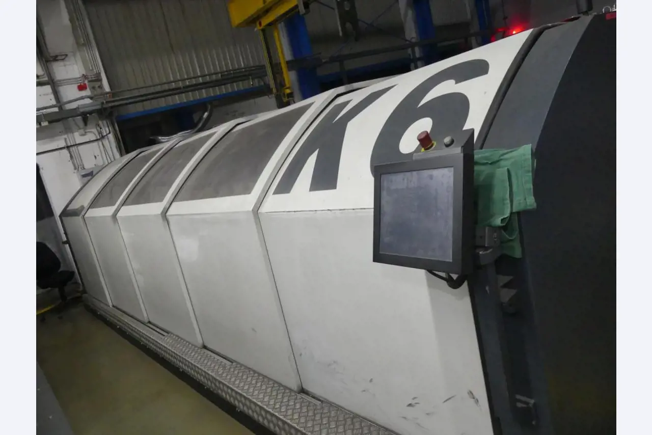 Equipement mécanique et accessoires d'une ancienne imprimerie en héliogravure-2