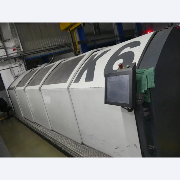 Equipement mécanique et accessoires d'une ancienne imprimerie en héliogravure-2