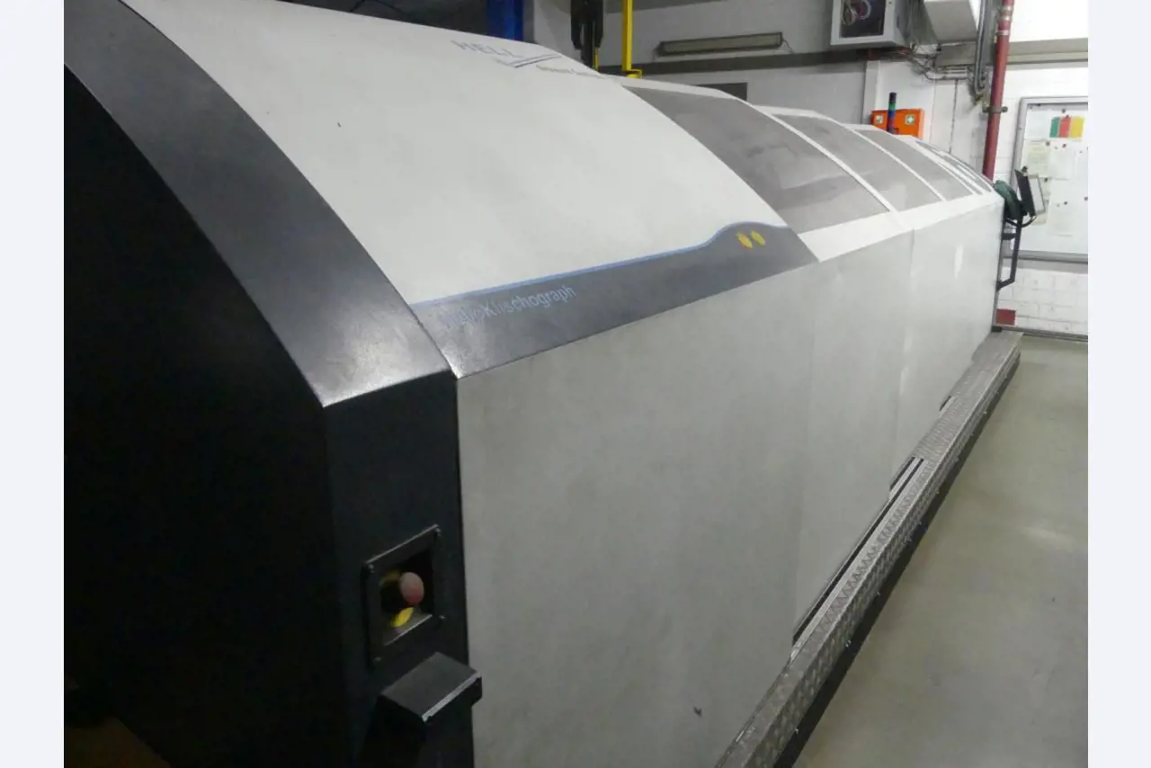 Equipement mécanique et accessoires d'une ancienne imprimerie en héliogravure-3