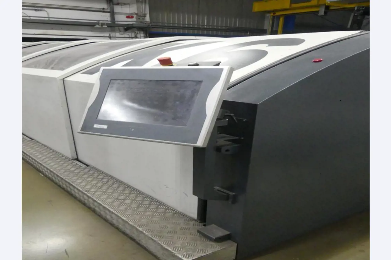 Equipement mécanique et accessoires d'une ancienne imprimerie en héliogravure-1