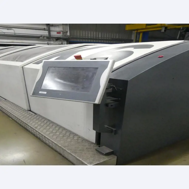 Equipement mécanique et accessoires d'une ancienne imprimerie en héliogravure-1