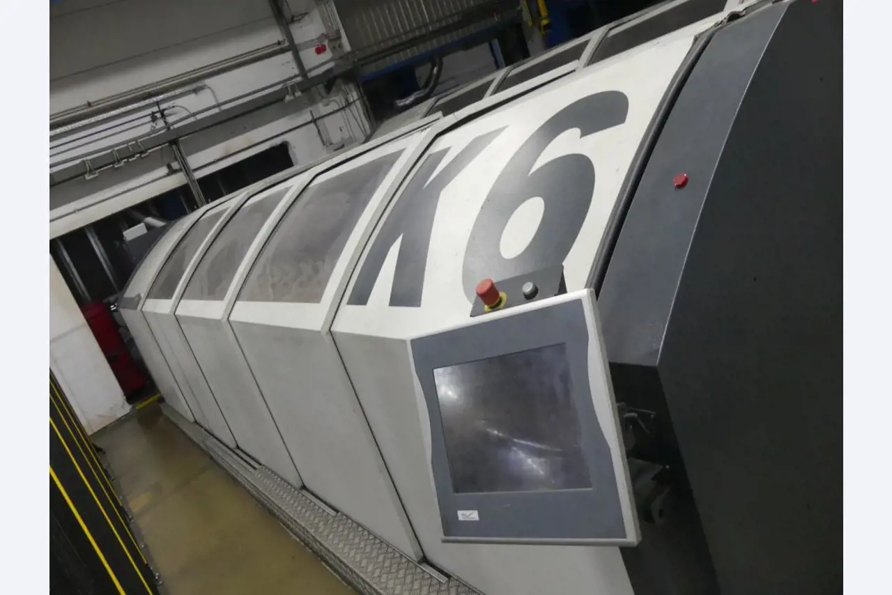 Equipement mécanique et accessoires d'une ancienne imprimerie en héliogravure-2