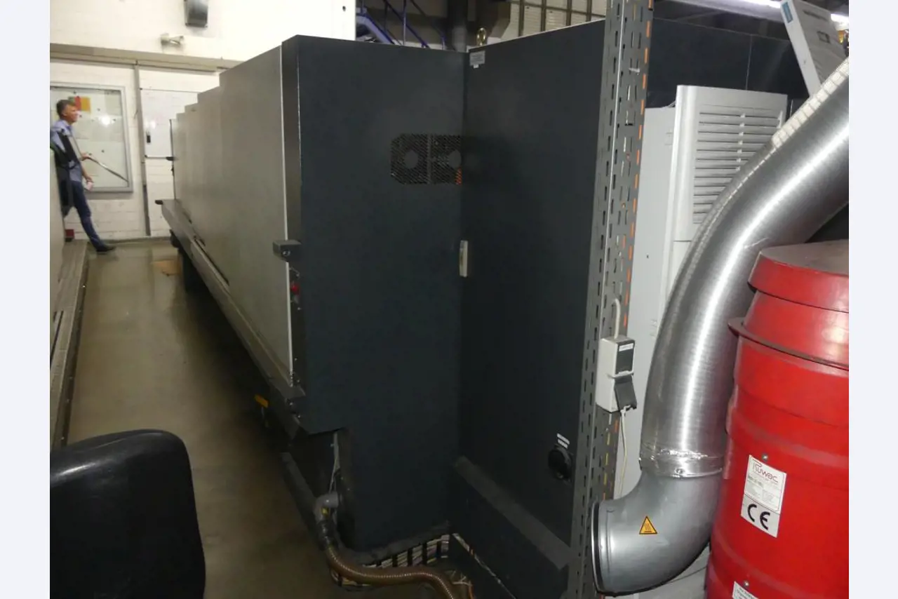 Equipement mécanique et accessoires d'une ancienne imprimerie en héliogravure-3