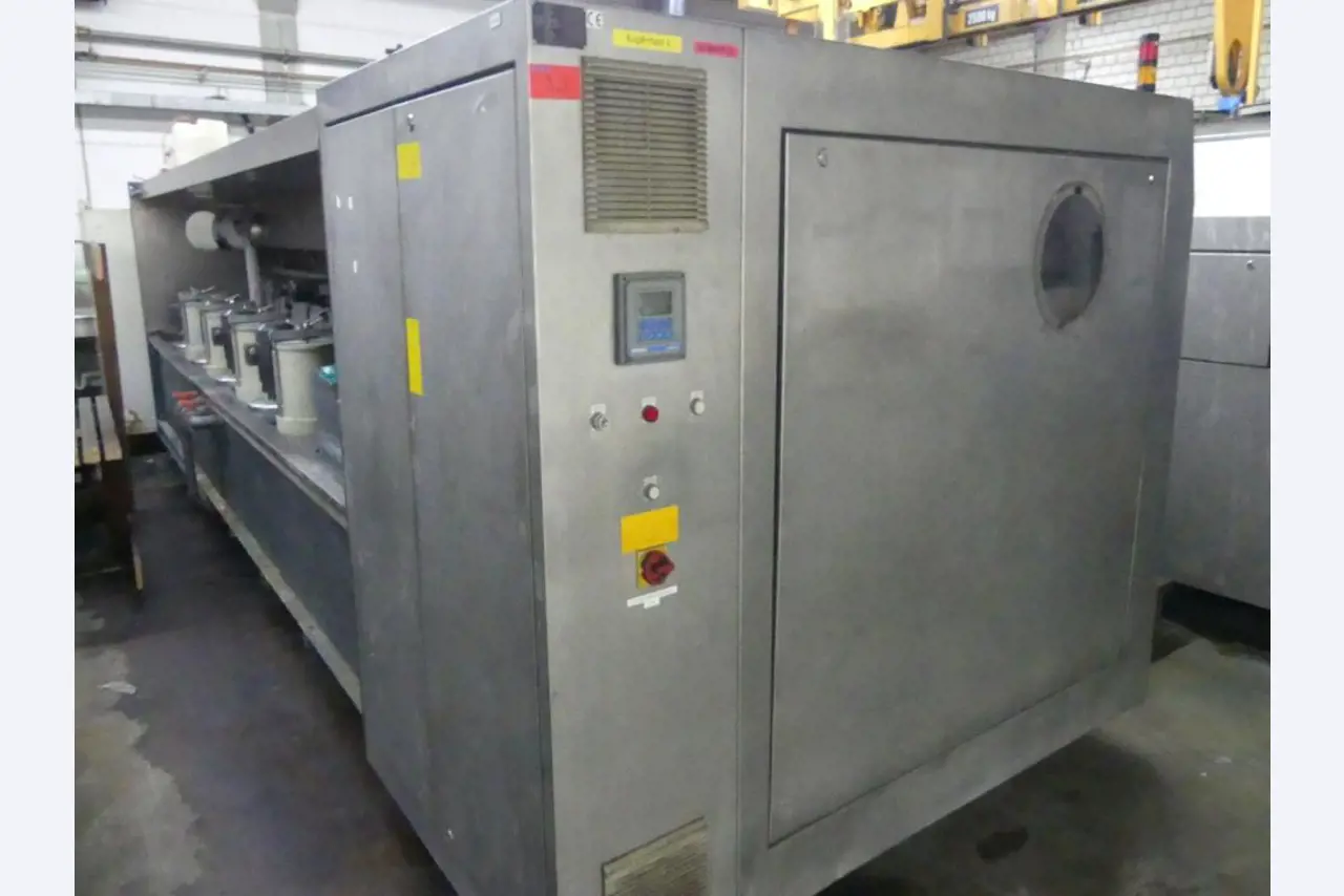 Equipement mécanique et accessoires d'une ancienne imprimerie en héliogravure-1