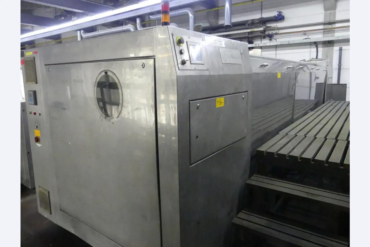 Equipement mécanique et accessoires d'une ancienne imprimerie en héliogravure-3