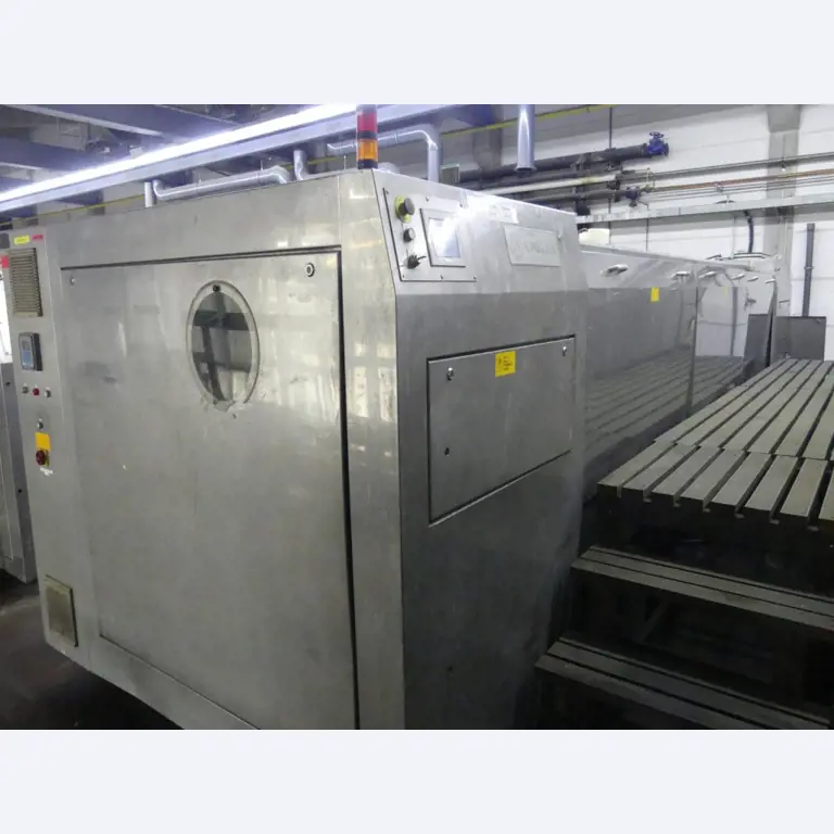 Equipement mécanique et accessoires d'une ancienne imprimerie en héliogravure-3