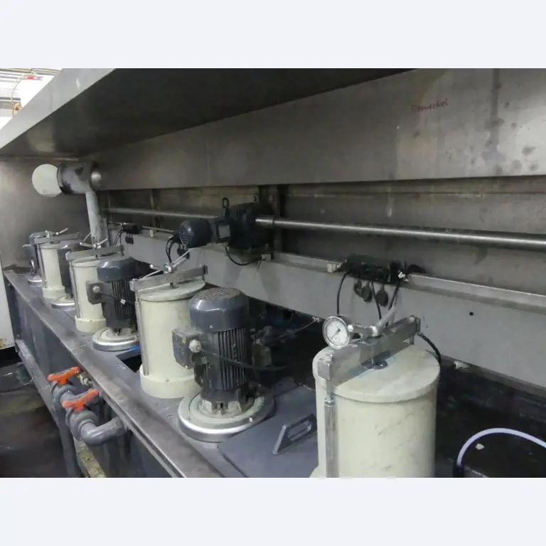 Equipement mécanique et accessoires d'une ancienne imprimerie en héliogravure-6