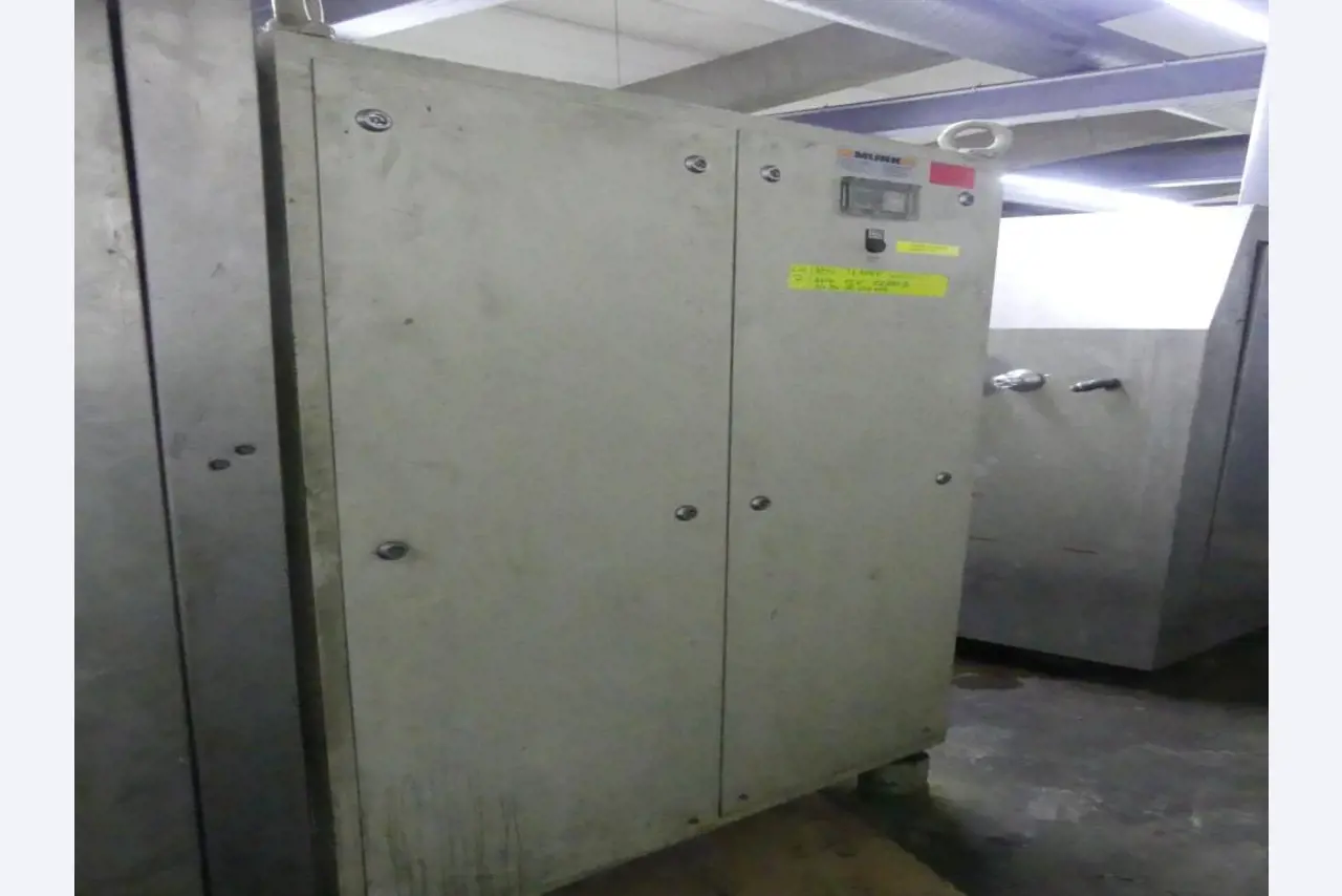 Equipement mécanique et accessoires d'une ancienne imprimerie en héliogravure-7