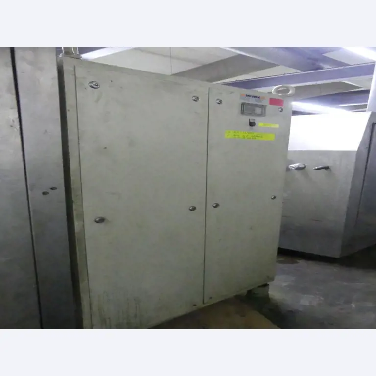 Equipement mécanique et accessoires d'une ancienne imprimerie en héliogravure-7