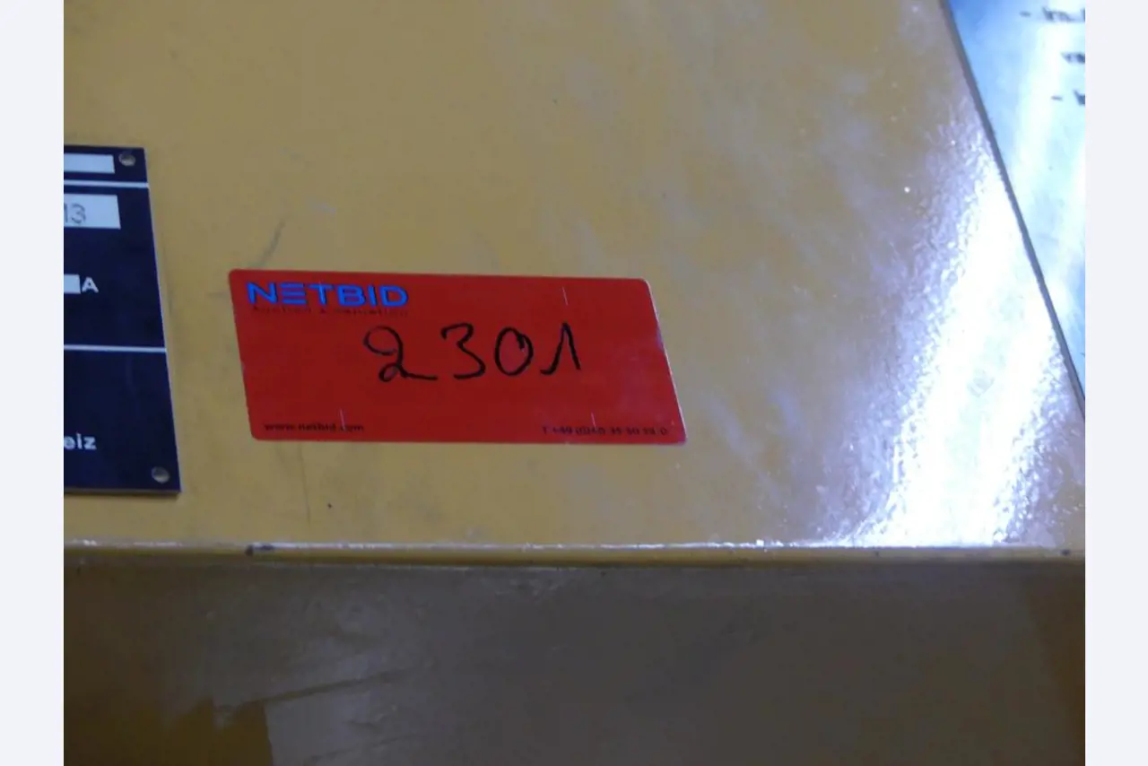 Equipement mécanique et accessoires d'une ancienne imprimerie en héliogravure-2