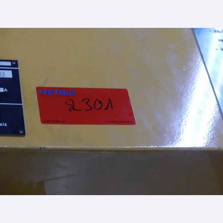 Equipement mécanique et accessoires d'une ancienne imprimerie en héliogravure-2