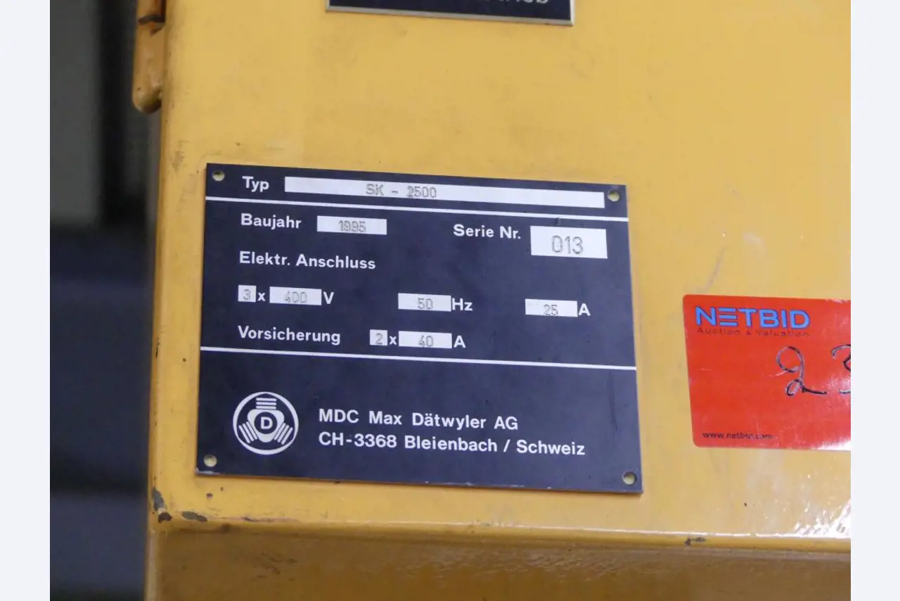 Equipement mécanique et accessoires d'une ancienne imprimerie en héliogravure-3