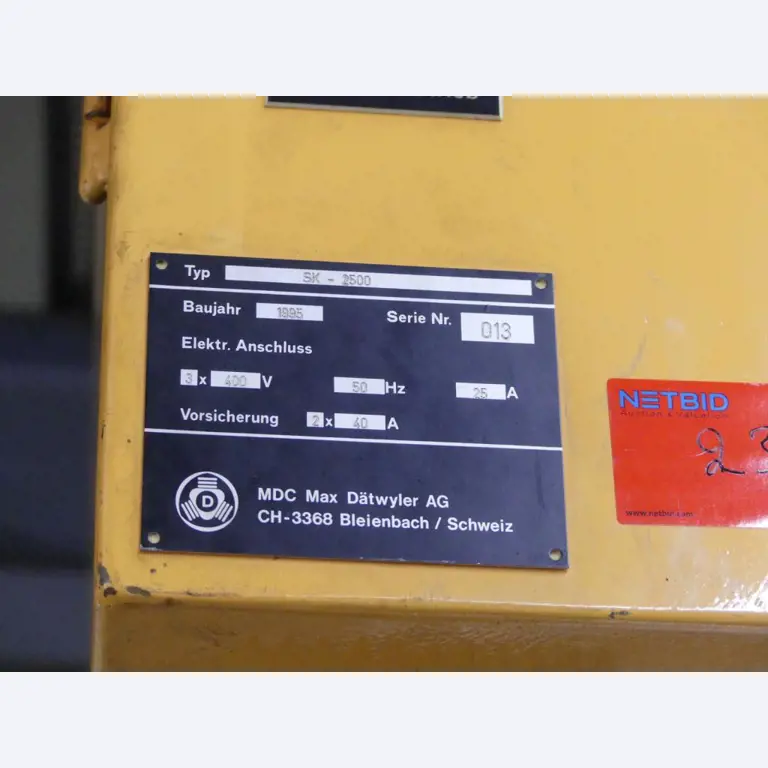 Equipement mécanique et accessoires d'une ancienne imprimerie en héliogravure-3