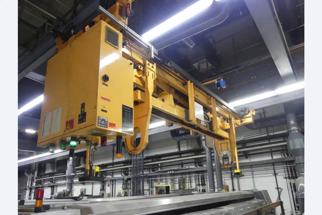 Equipement mécanique et accessoires d'une ancienne imprimerie en héliogravure-1