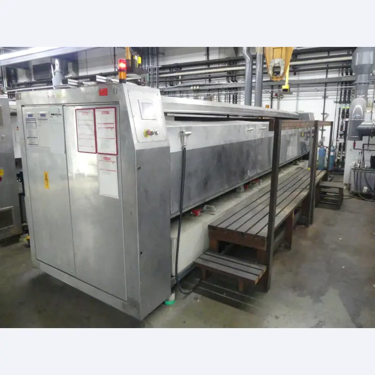 Equipement mécanique et accessoires d'une ancienne imprimerie en héliogravure-1