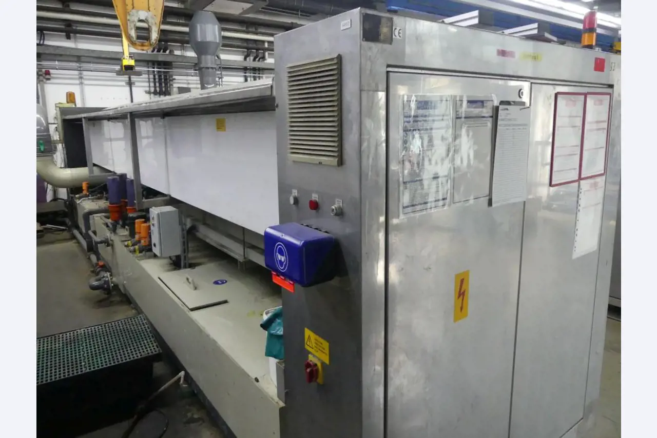 Equipement mécanique et accessoires d'une ancienne imprimerie en héliogravure-3