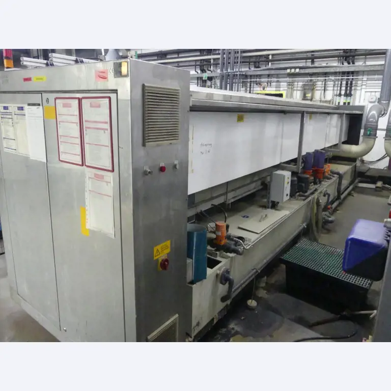 Equipement mécanique et accessoires d'une ancienne imprimerie en héliogravure-1