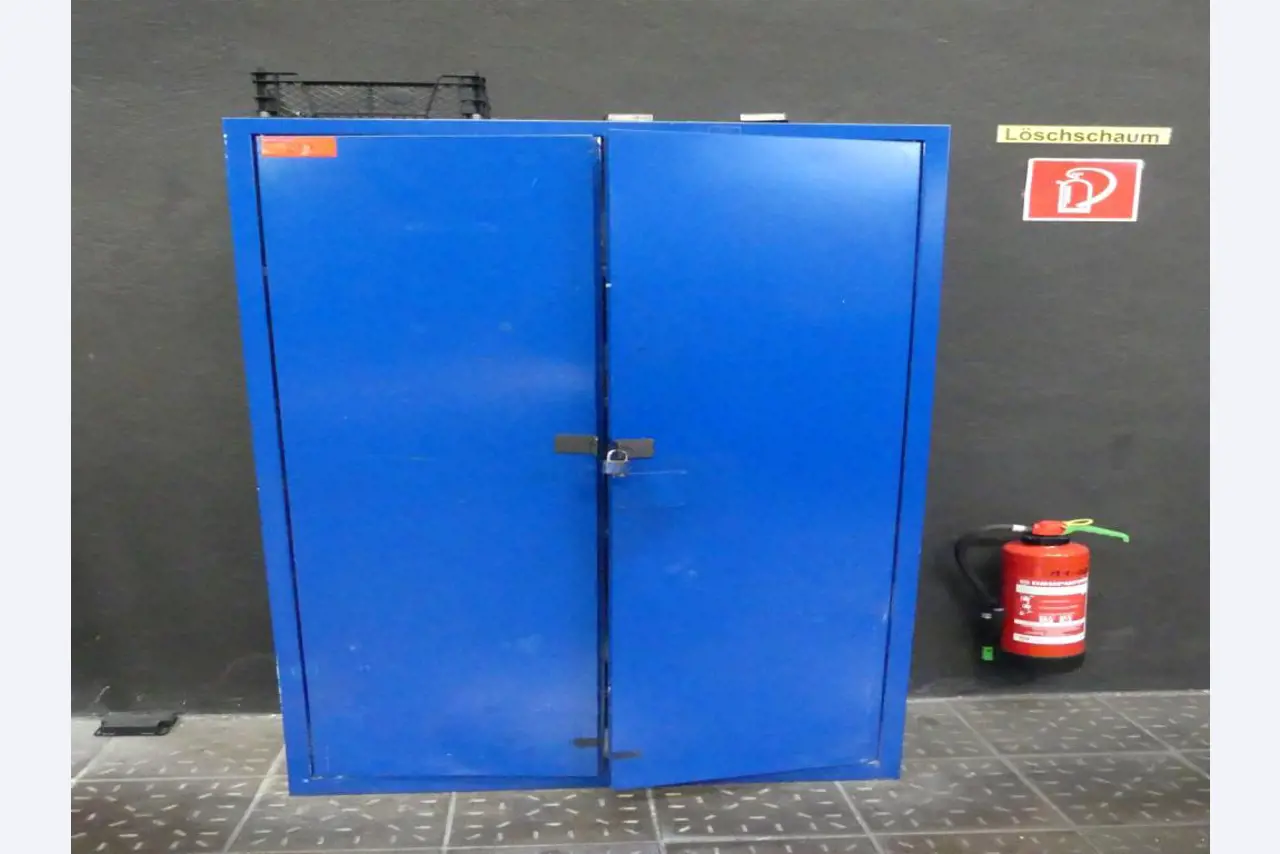 Stroje a příslušenství z bývalé hlubotiskové tiskárny-1