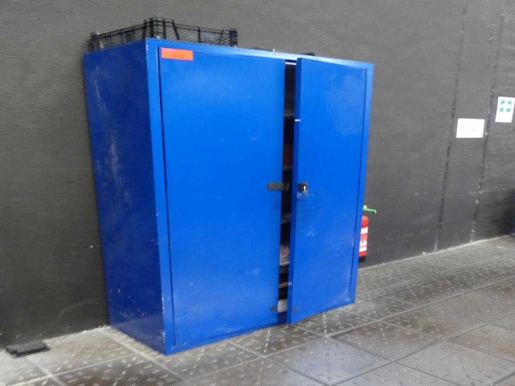 Maquinaria y accesorios de una antigua imprenta de huecograbado-2