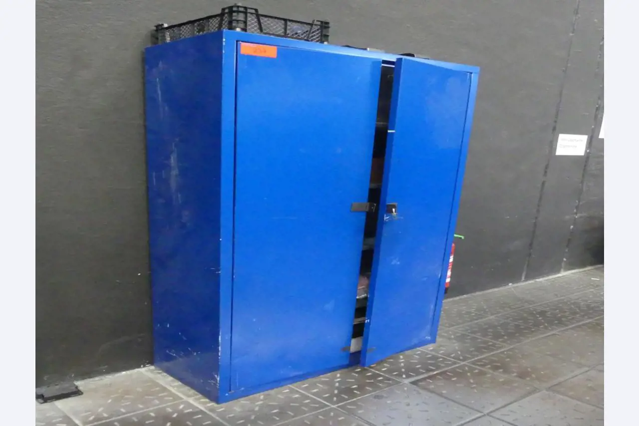 Stroje a příslušenství z bývalé hlubotiskové tiskárny-3