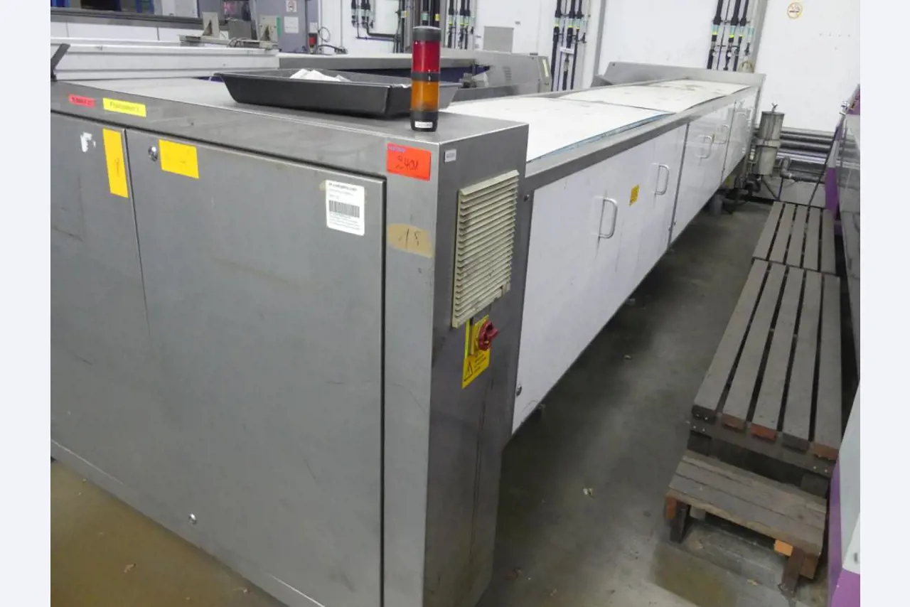 Equipement mécanique et accessoires d'une ancienne imprimerie en héliogravure-1