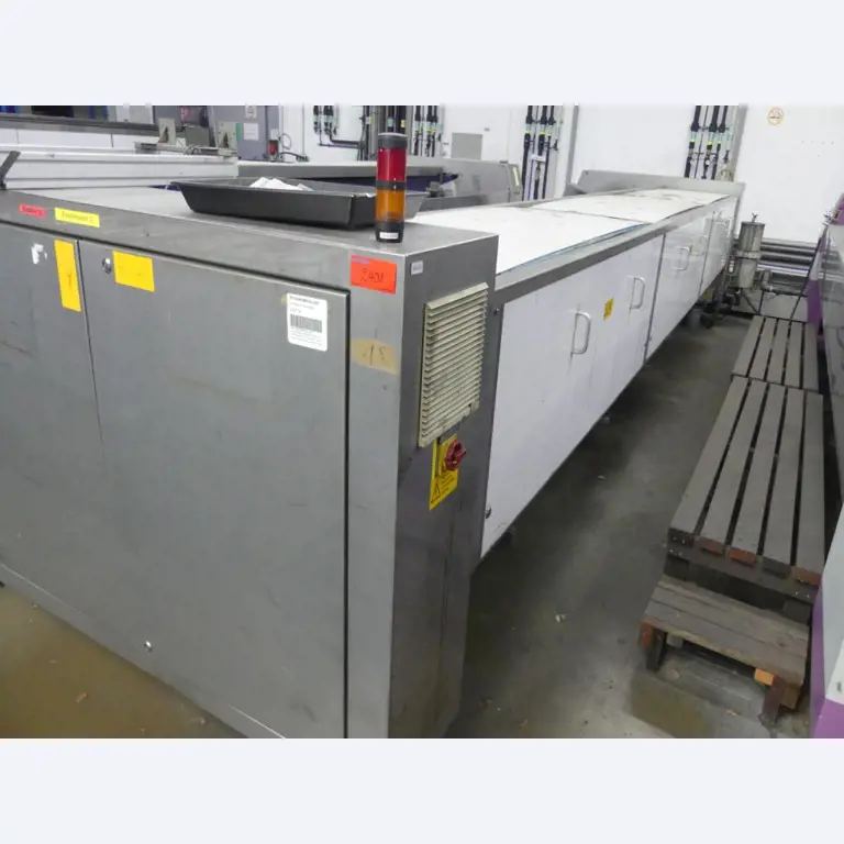 Equipement mécanique et accessoires d'une ancienne imprimerie en héliogravure-1