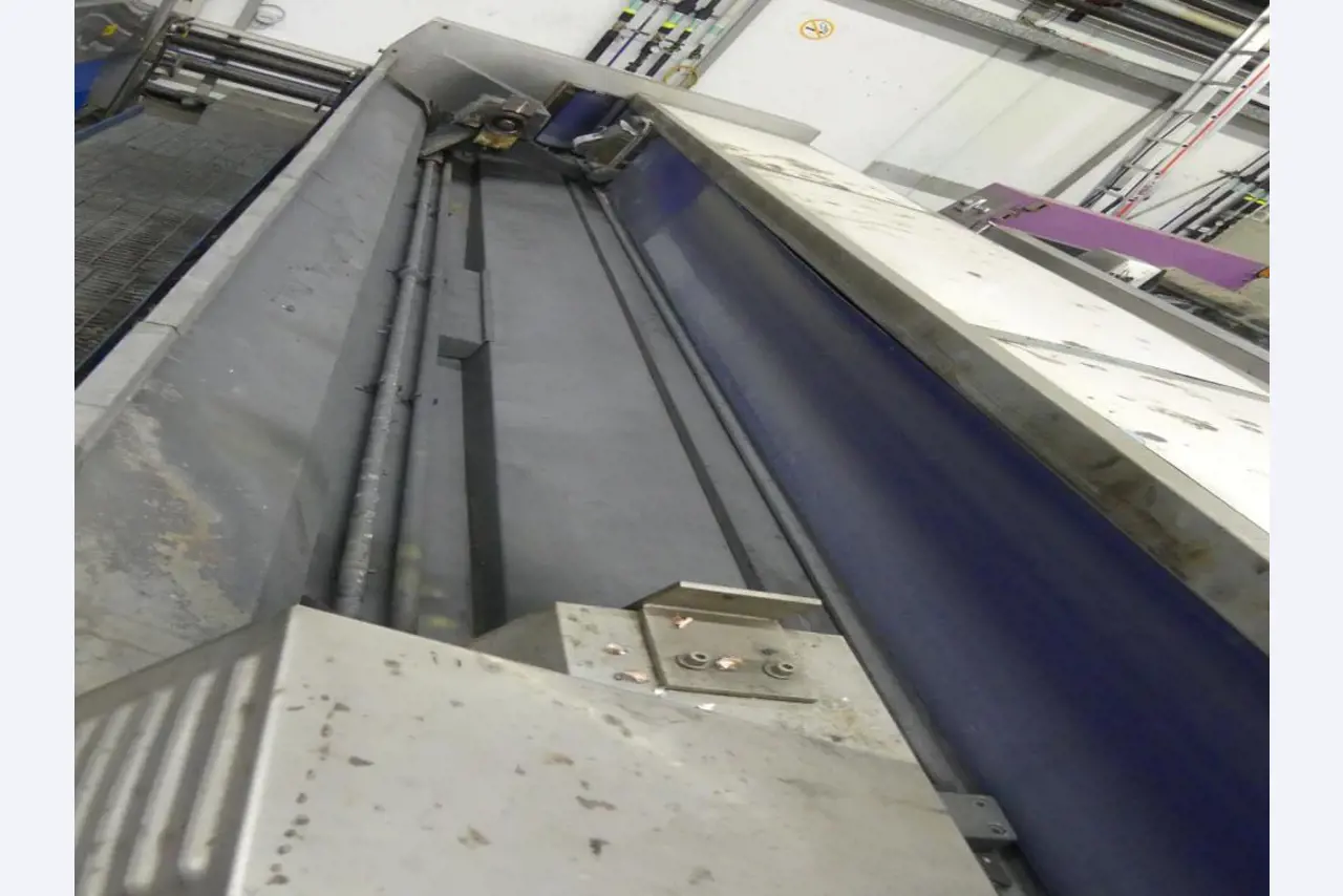 Equipement mécanique et accessoires d'une ancienne imprimerie en héliogravure-5