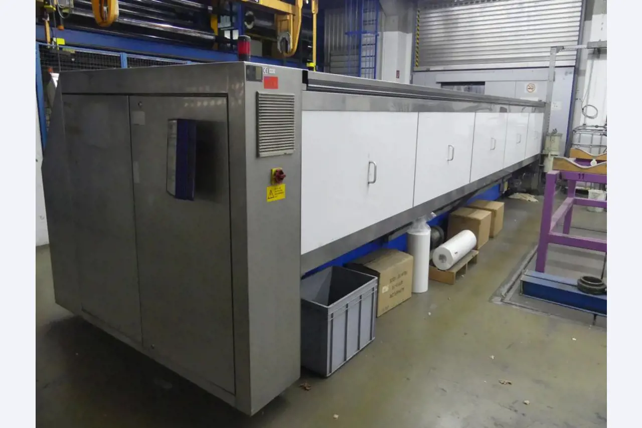 Equipement mécanique et accessoires d'une ancienne imprimerie en héliogravure-1