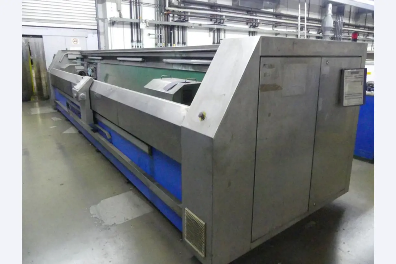 Equipement mécanique et accessoires d'une ancienne imprimerie en héliogravure-3