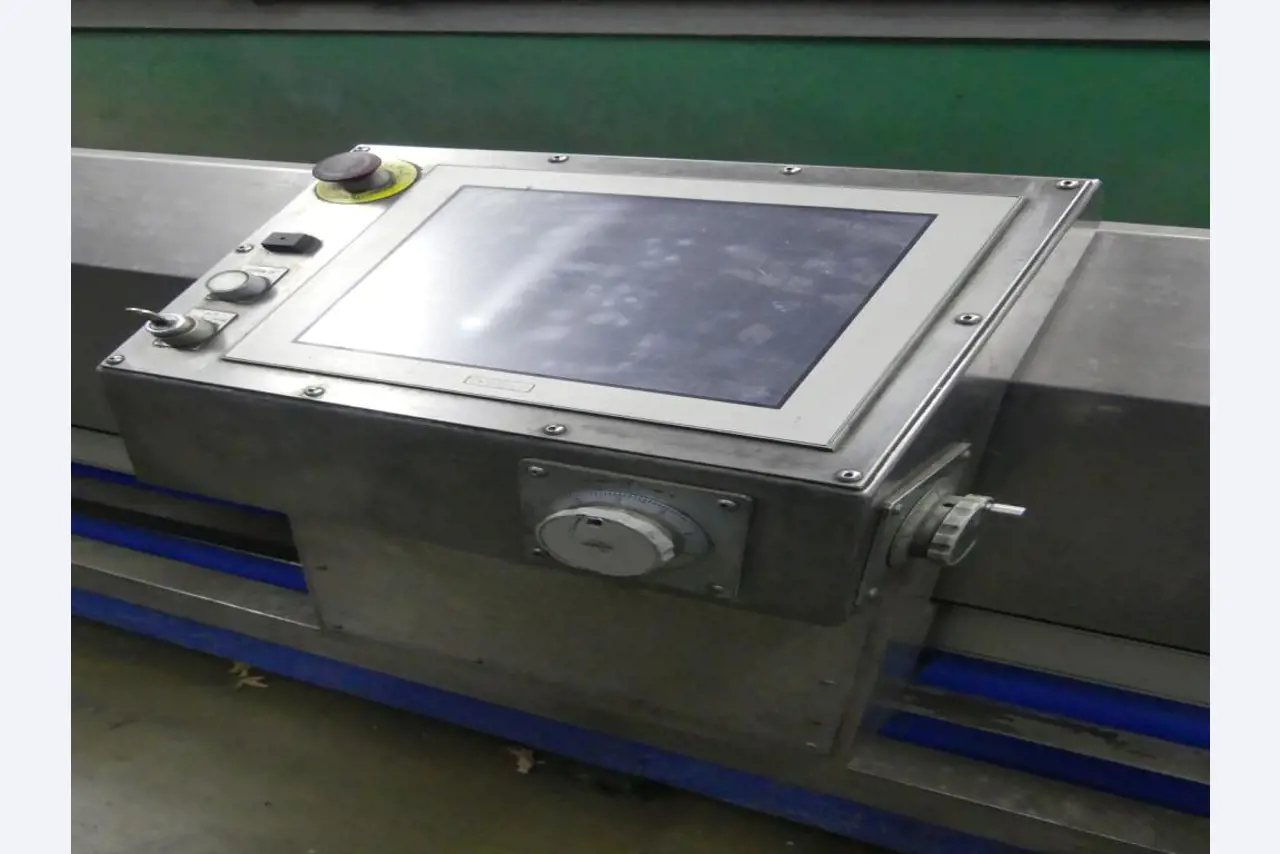 Equipement mécanique et accessoires d'une ancienne imprimerie en héliogravure-4