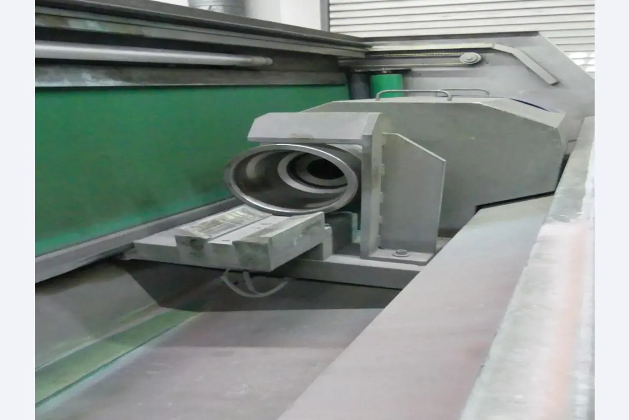 Equipement mécanique et accessoires d'une ancienne imprimerie en héliogravure-6