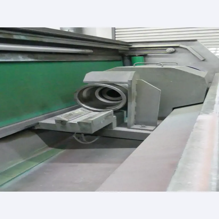 Equipement mécanique et accessoires d'une ancienne imprimerie en héliogravure-6