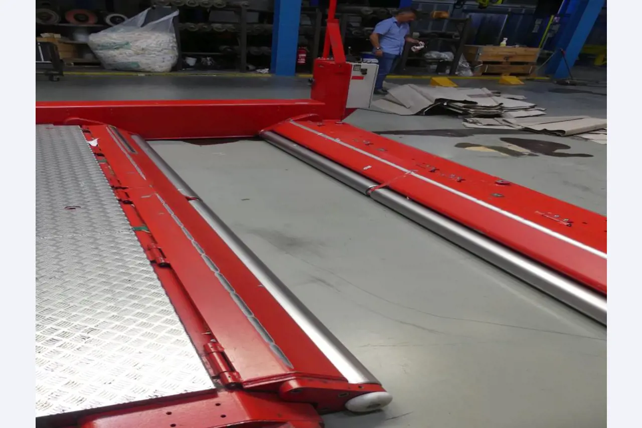 Maschinelle Einrichtung sowie Zubehör einer ehemaligen Tiefdruckerei-5