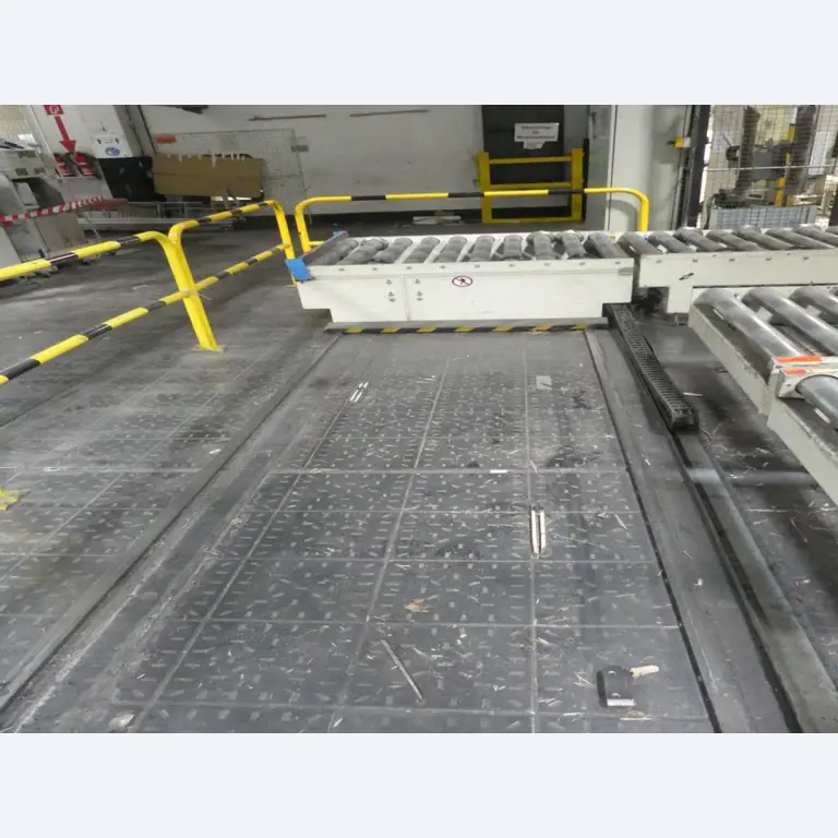 Equipement mécanique et accessoires d'une ancienne imprimerie en héliogravure-11