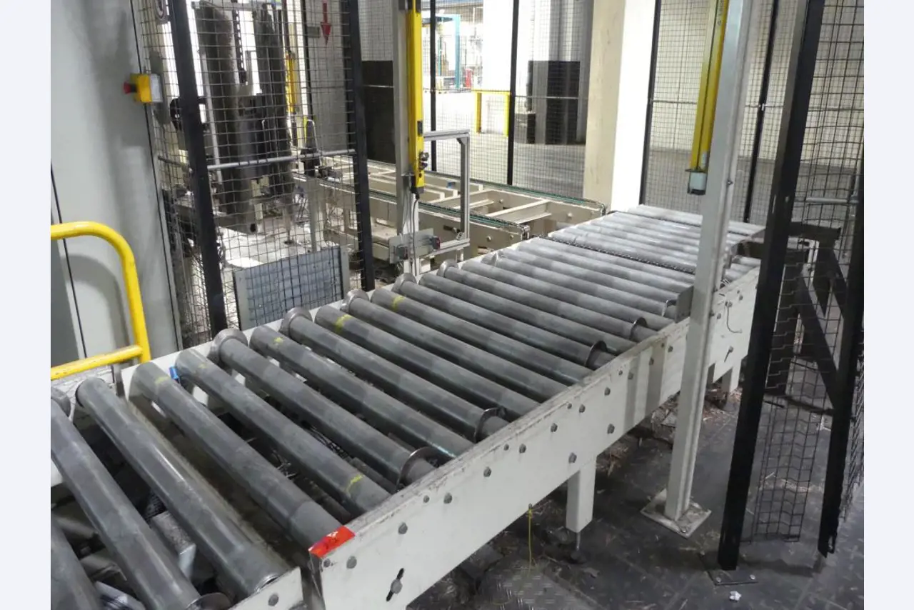 Equipement mécanique et accessoires d'une ancienne imprimerie en héliogravure-14