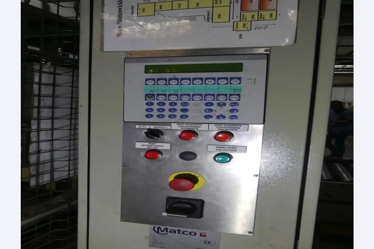 Equipement mécanique et accessoires d'une ancienne imprimerie en héliogravure-4