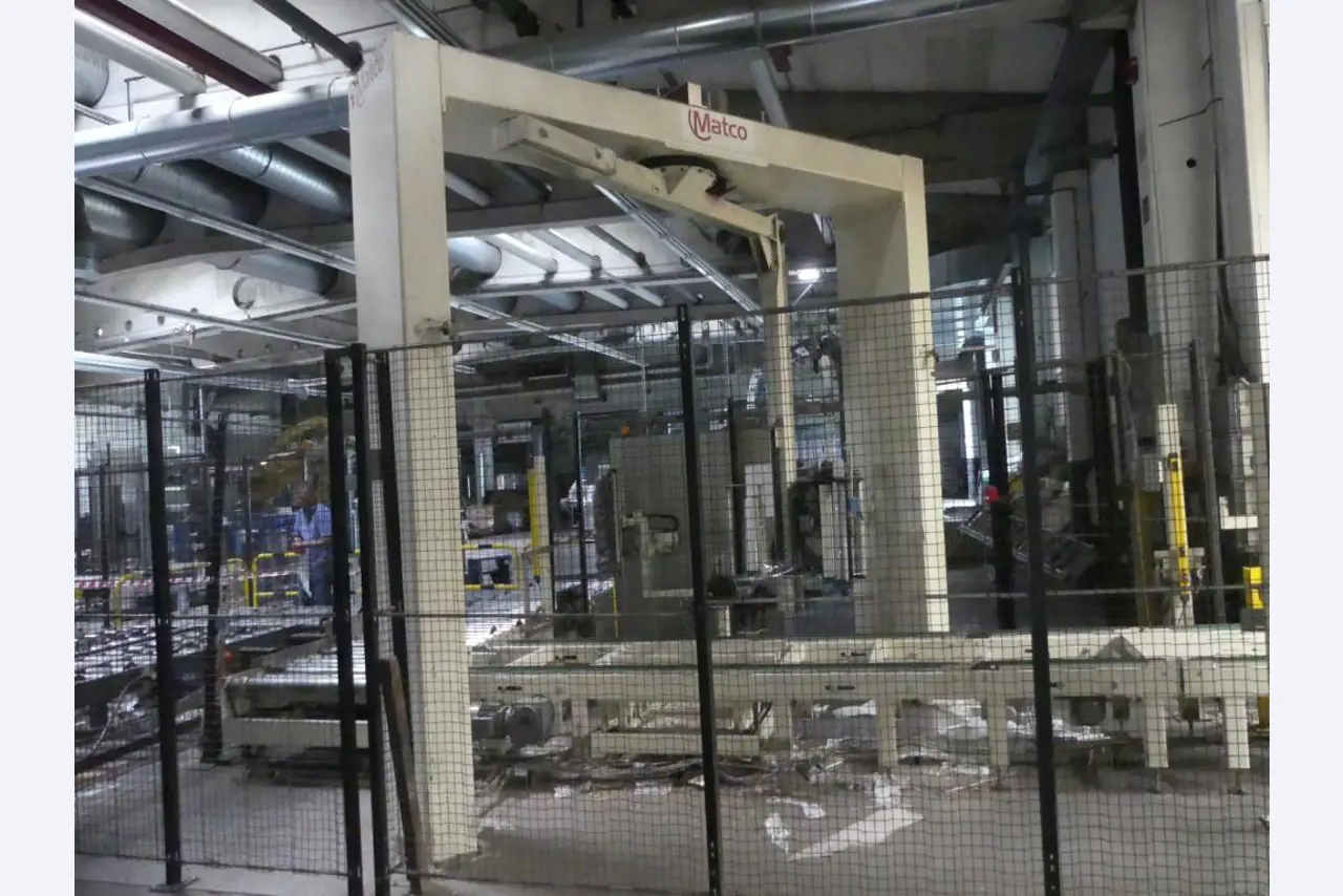 Equipement mécanique et accessoires d'une ancienne imprimerie en héliogravure-1