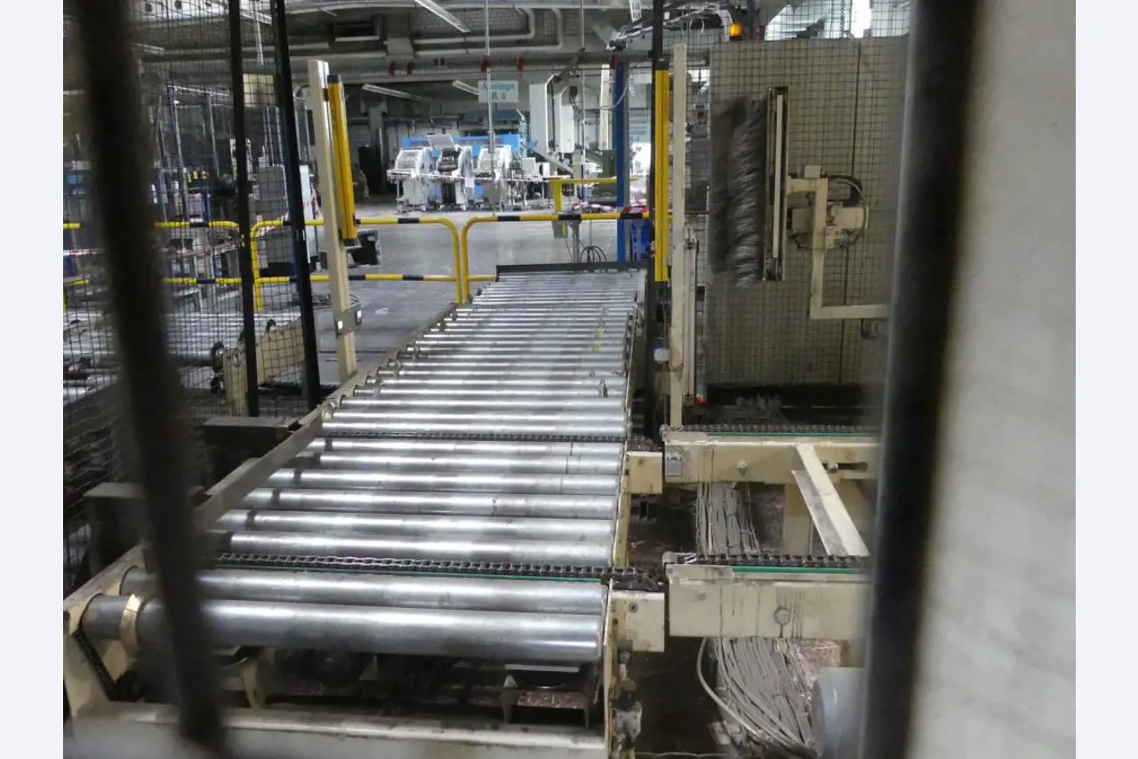 Equipement mécanique et accessoires d'une ancienne imprimerie en héliogravure-8