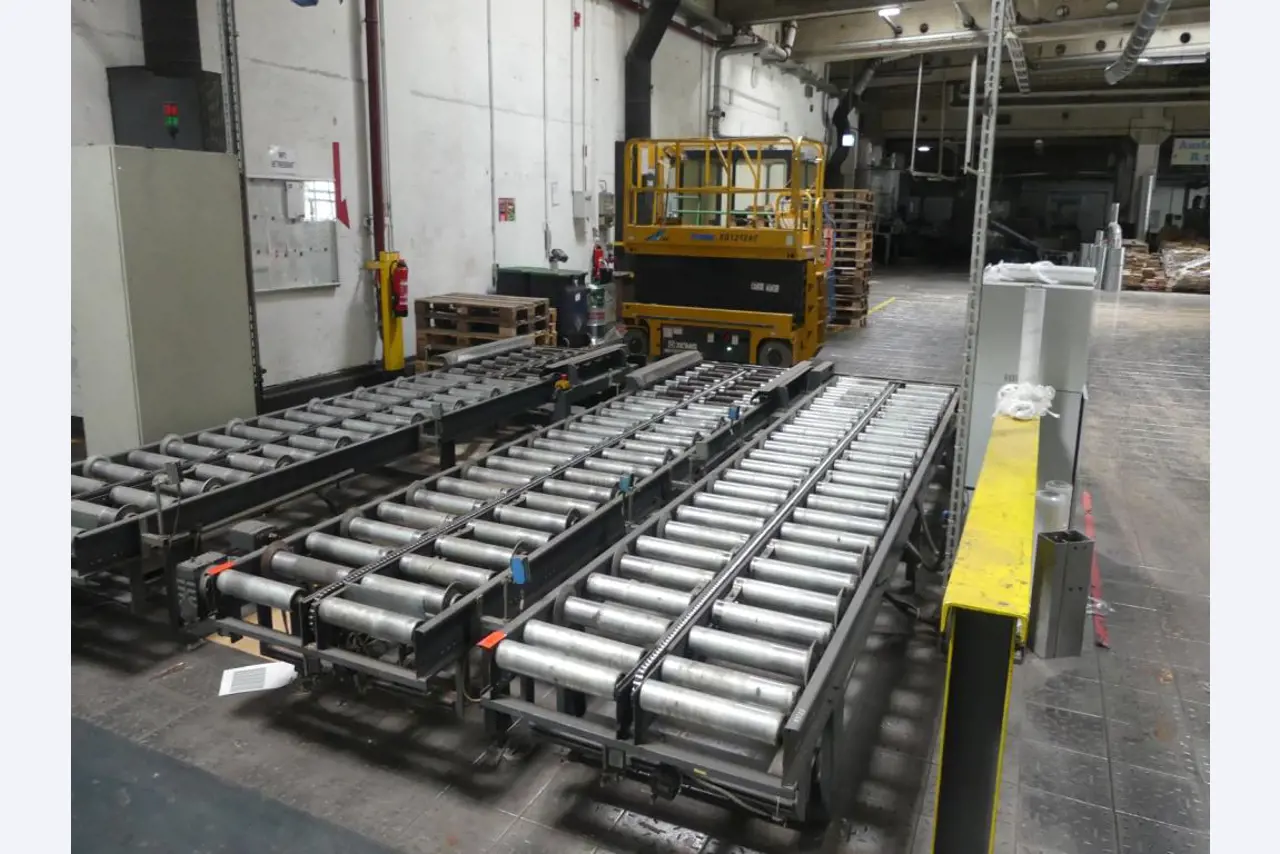 Equipement mécanique et accessoires d'une ancienne imprimerie en héliogravure-1