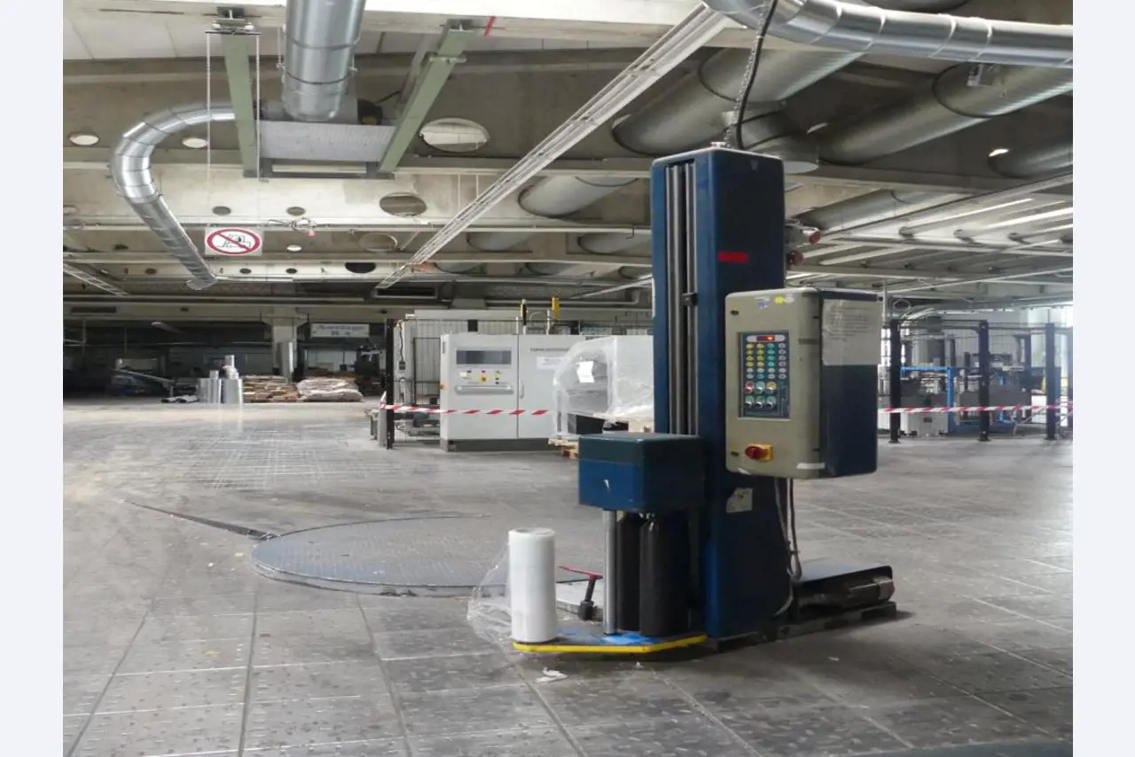 Maschinelle Einrichtung sowie Zubehör einer ehemaligen Tiefdruckerei-1