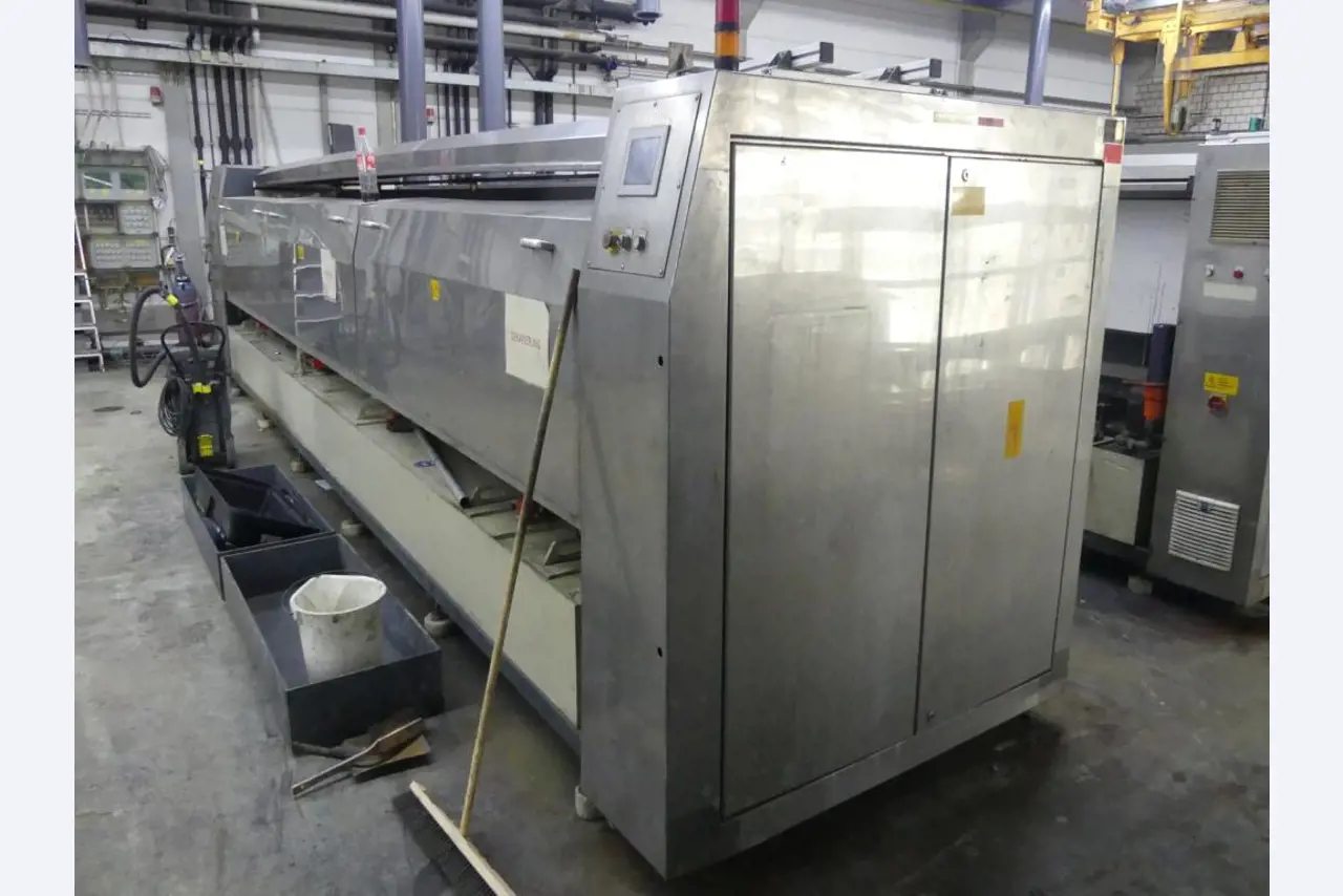 Equipement mécanique et accessoires d'une ancienne imprimerie en héliogravure-3