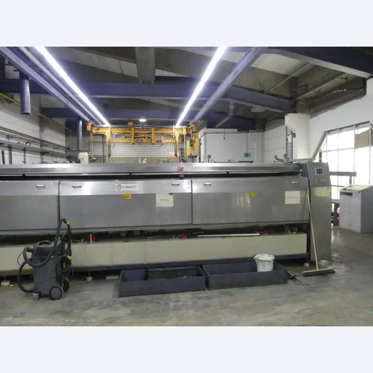 Equipement mécanique et accessoires d'une ancienne imprimerie en héliogravure-4