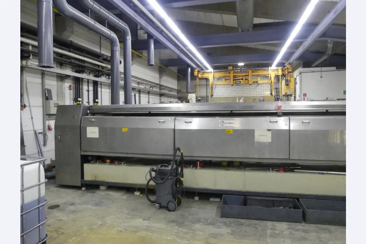 Equipement mécanique et accessoires d'une ancienne imprimerie en héliogravure-5