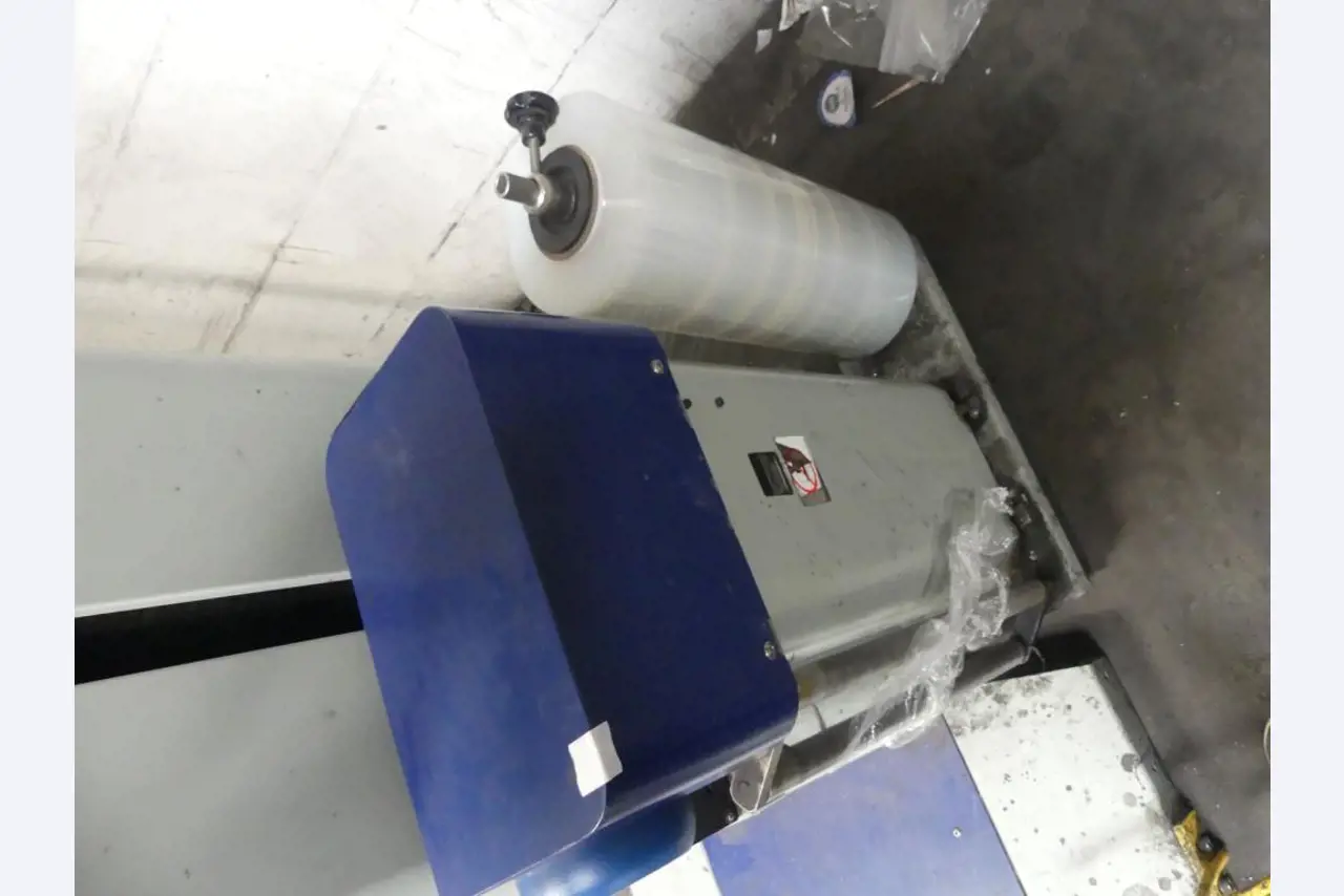 Maquinaria y accesorios de una antigua imprenta de huecograbado-3