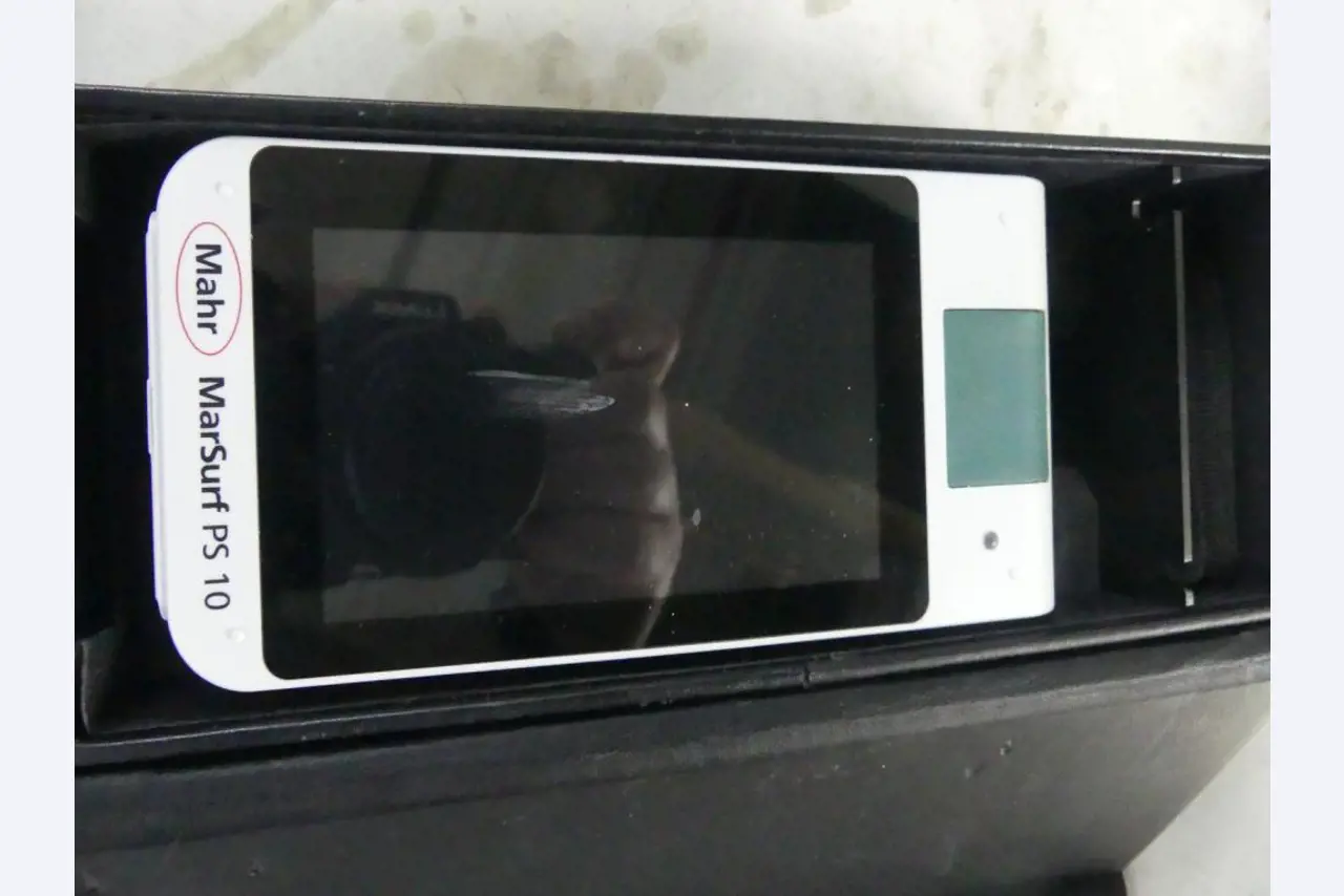 Equipement mécanique et accessoires d'une ancienne imprimerie en héliogravure-1