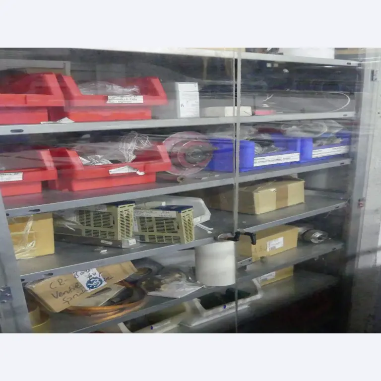 Equipement mécanique et accessoires d'une ancienne imprimerie en héliogravure-2