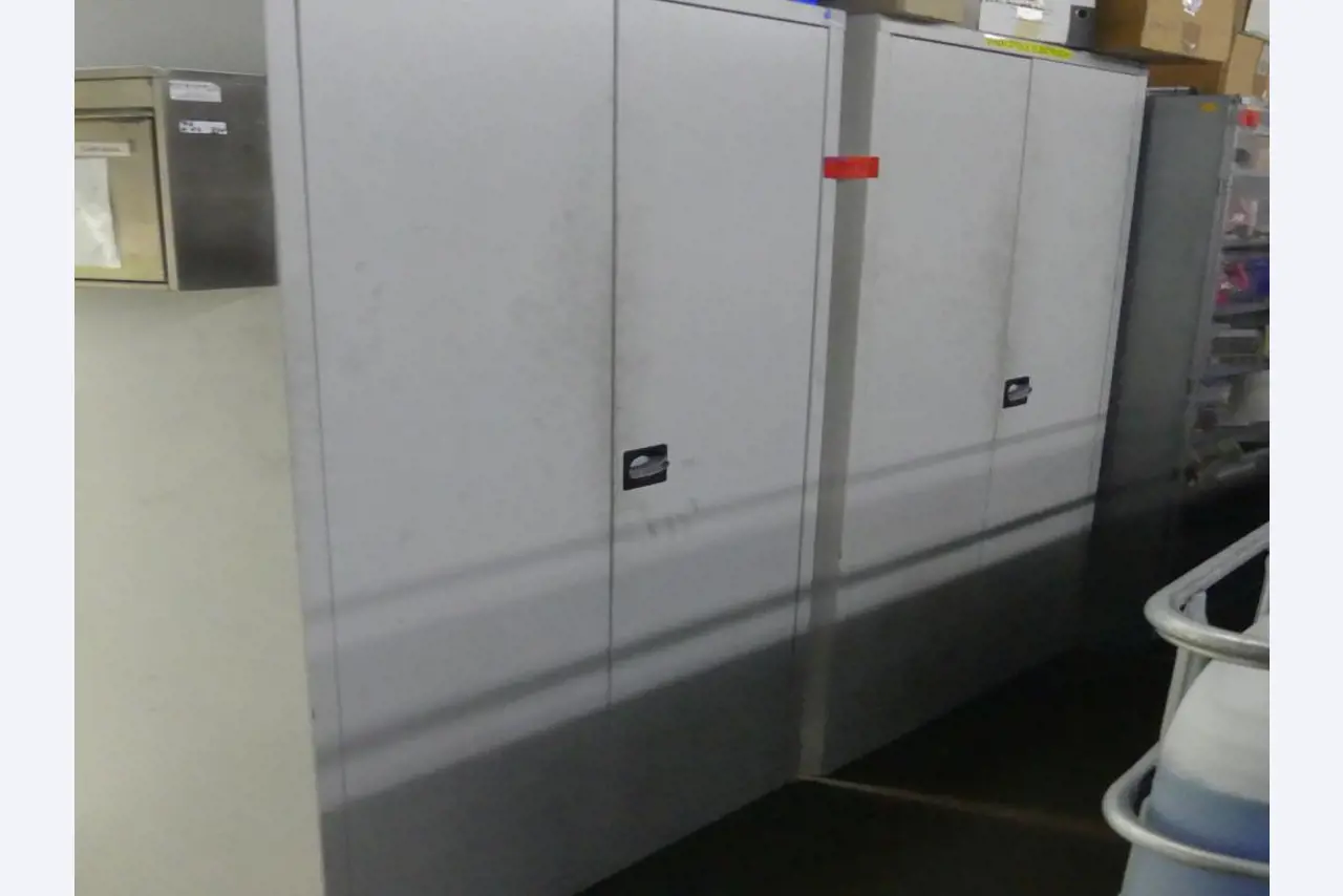 Equipement mécanique et accessoires d'une ancienne imprimerie en héliogravure-1