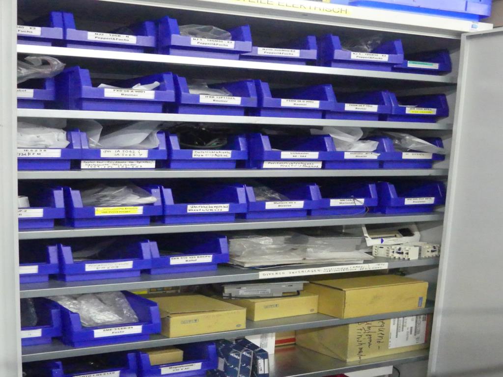 Maquinaria y accesorios de una antigua imprenta de huecograbado-3